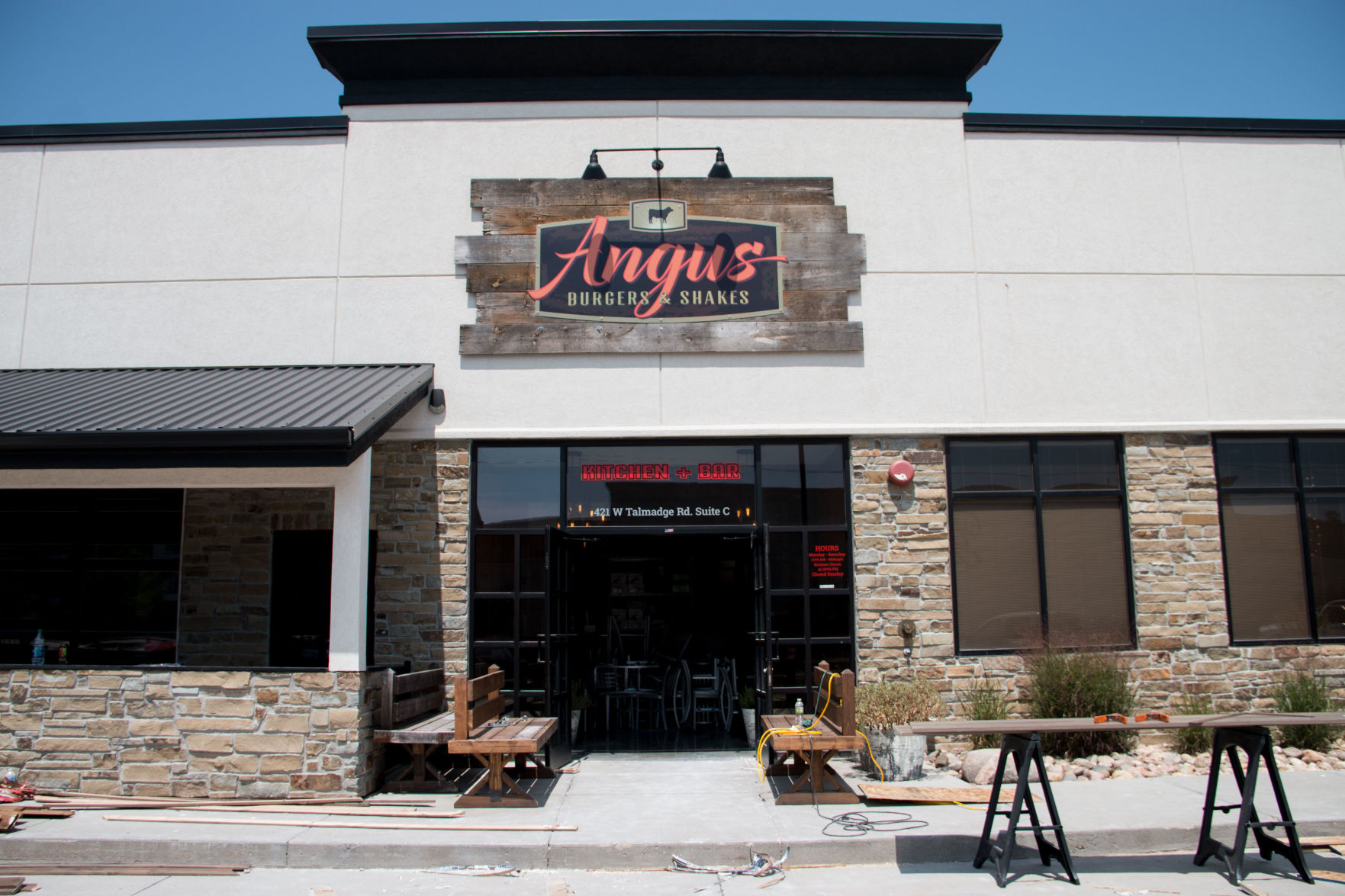 Angus Burgers & Shakes